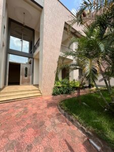 DUPLEX STANDING A LOUER QUARTIER GOLF