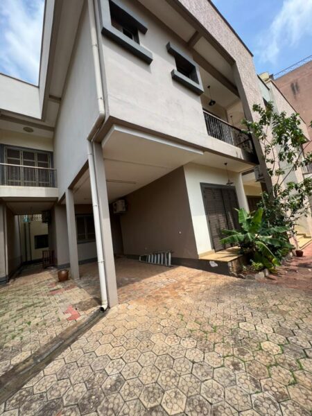 DUPLEX STANDING A LOUER QUARTIER GOLF