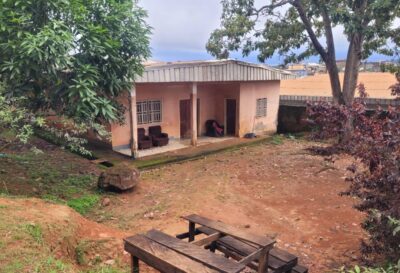 Terrain Titré de 386m² avec Maison à vendre à Biyem-Assi