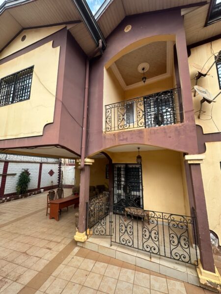 Magnifique Duplex Bon Standing à louer à Ekoumdoum