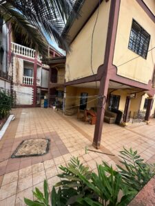 Magnifique Duplex Bon Standing à louer à Ekoumdoum