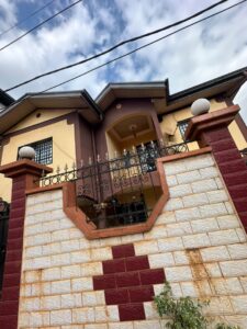 Magnifique Duplex Bon Standing à louer à Ekoumdoum