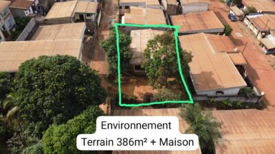 Terrain Titré de 386m² avec Maison à vendre à Biyem-Assi