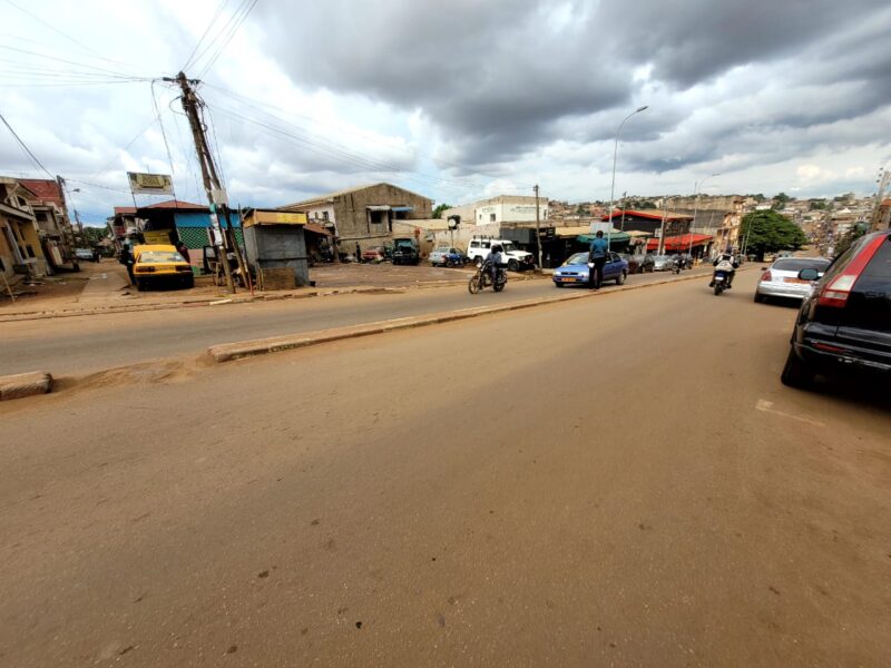 Terrain Commercial Titré de 500m² à vendre à Biyem-Assi