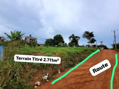 Magnifique Terrain d'Angle Titré de 2.711m² à vendre à Nomayos